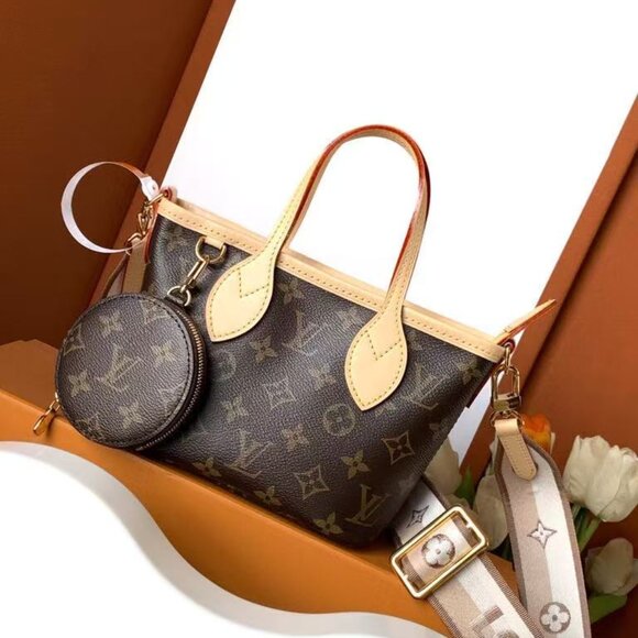 Louis Vuitton Women's Handbag/Crossbody Bag - Picture 1 of 9